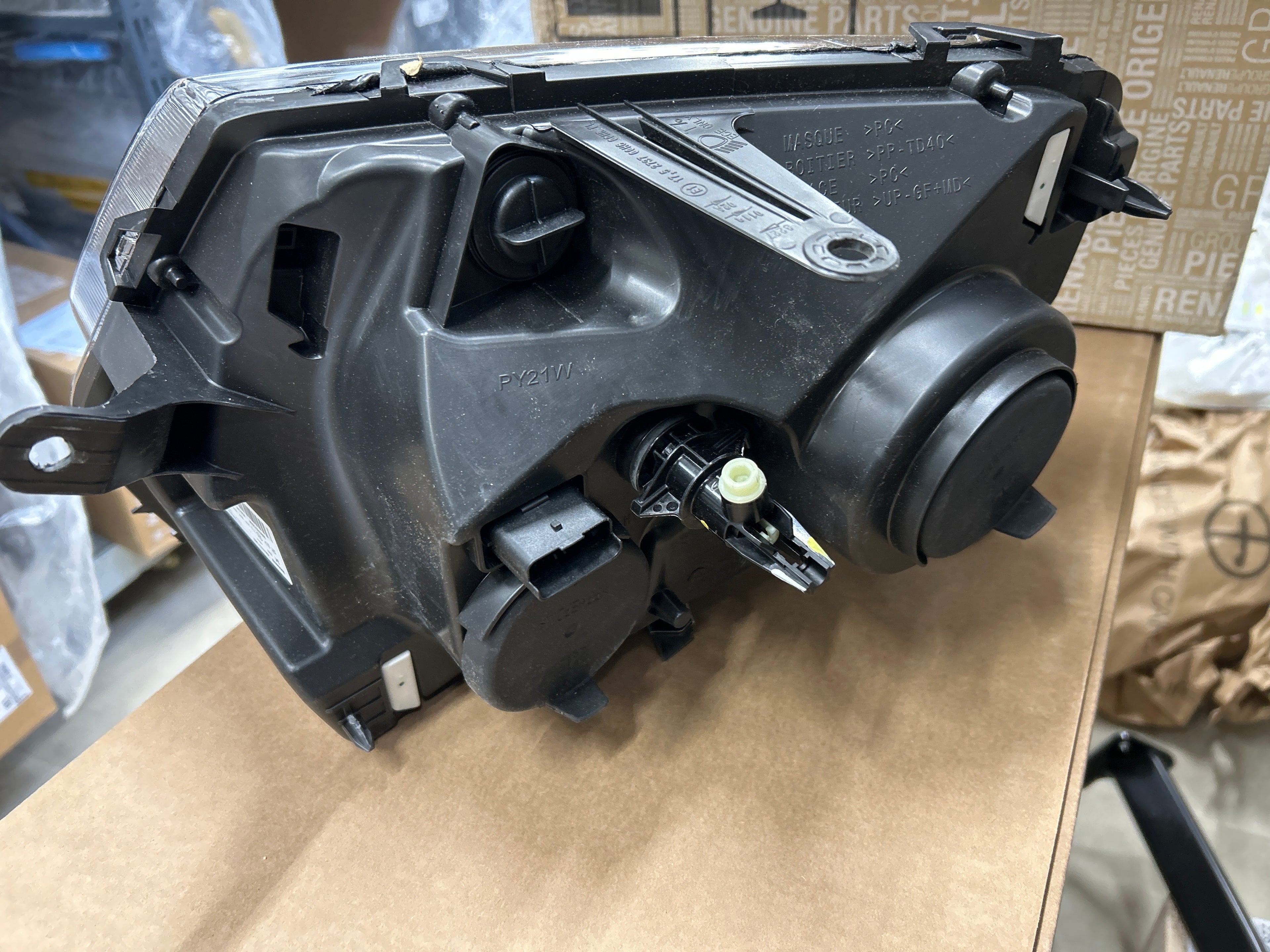 Fanale anteriore destro Dacia Duster (H79): 260103738R