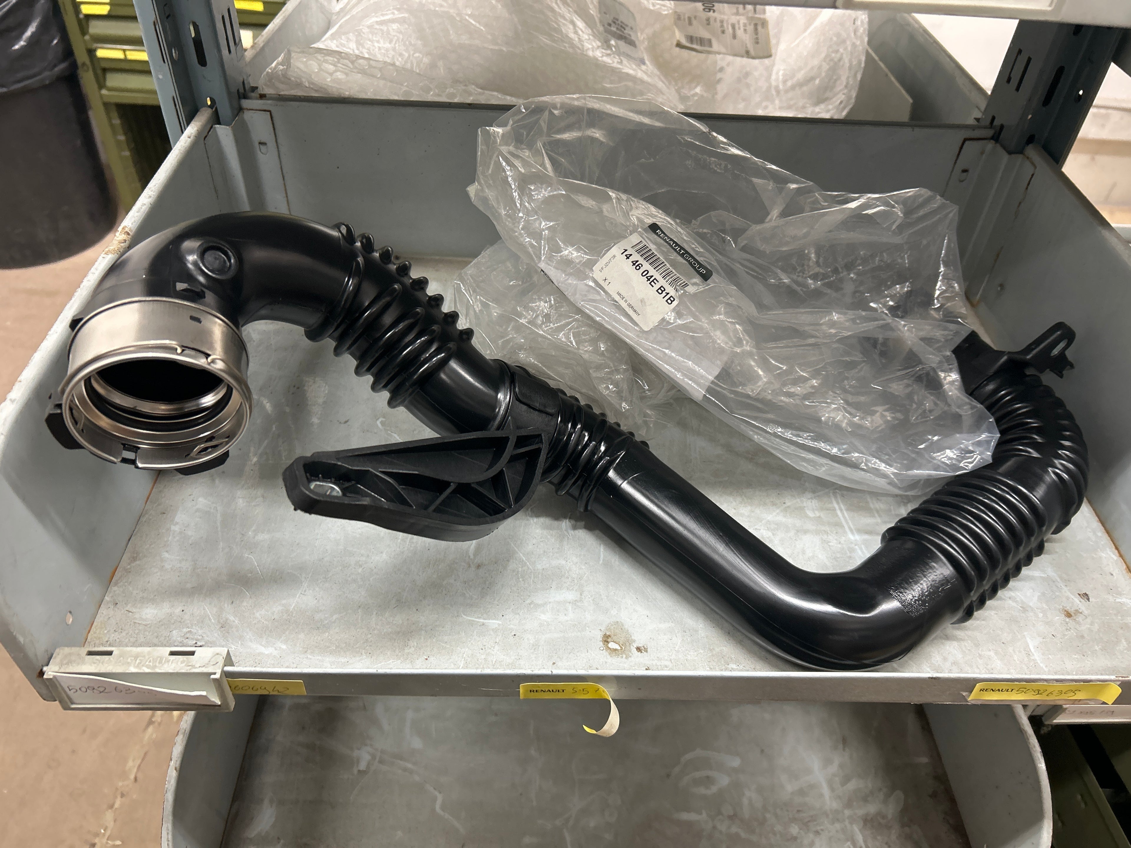 144604EB1B - tubo aspirazione aria Renault Kadjar