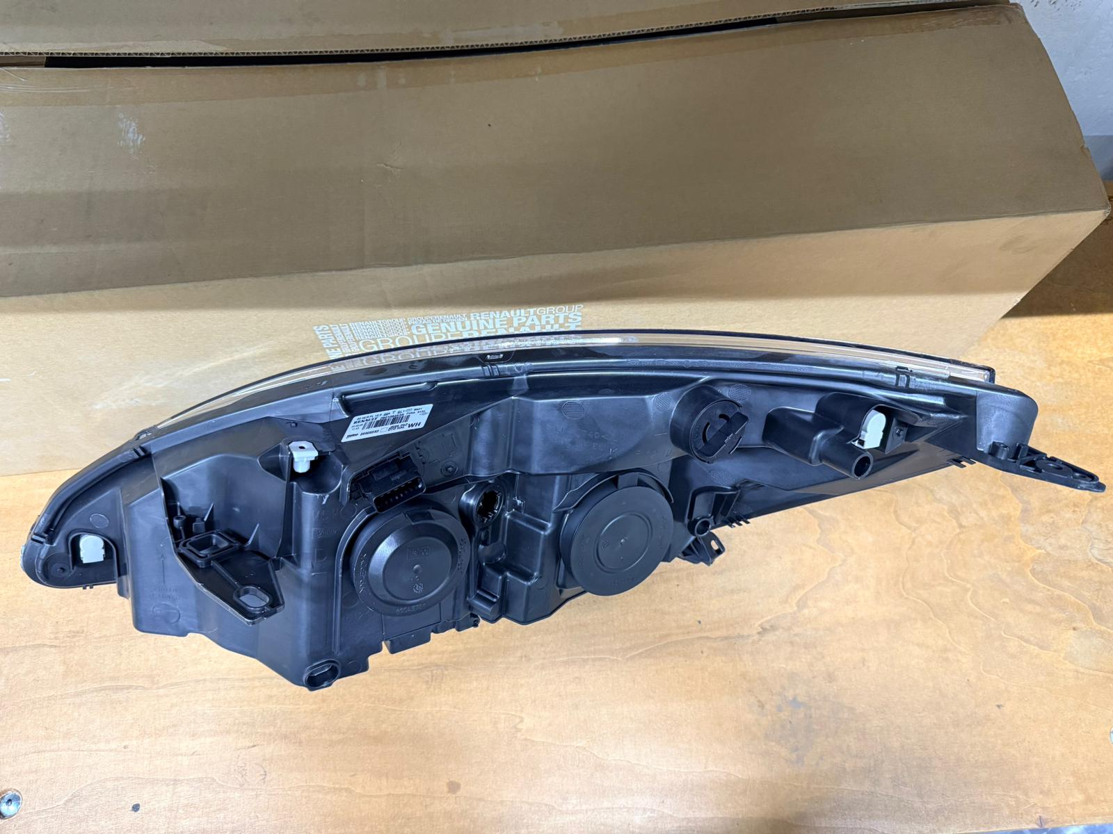 FARO SINISTRO RENAULT GRAN SCENIC3: 260108453R