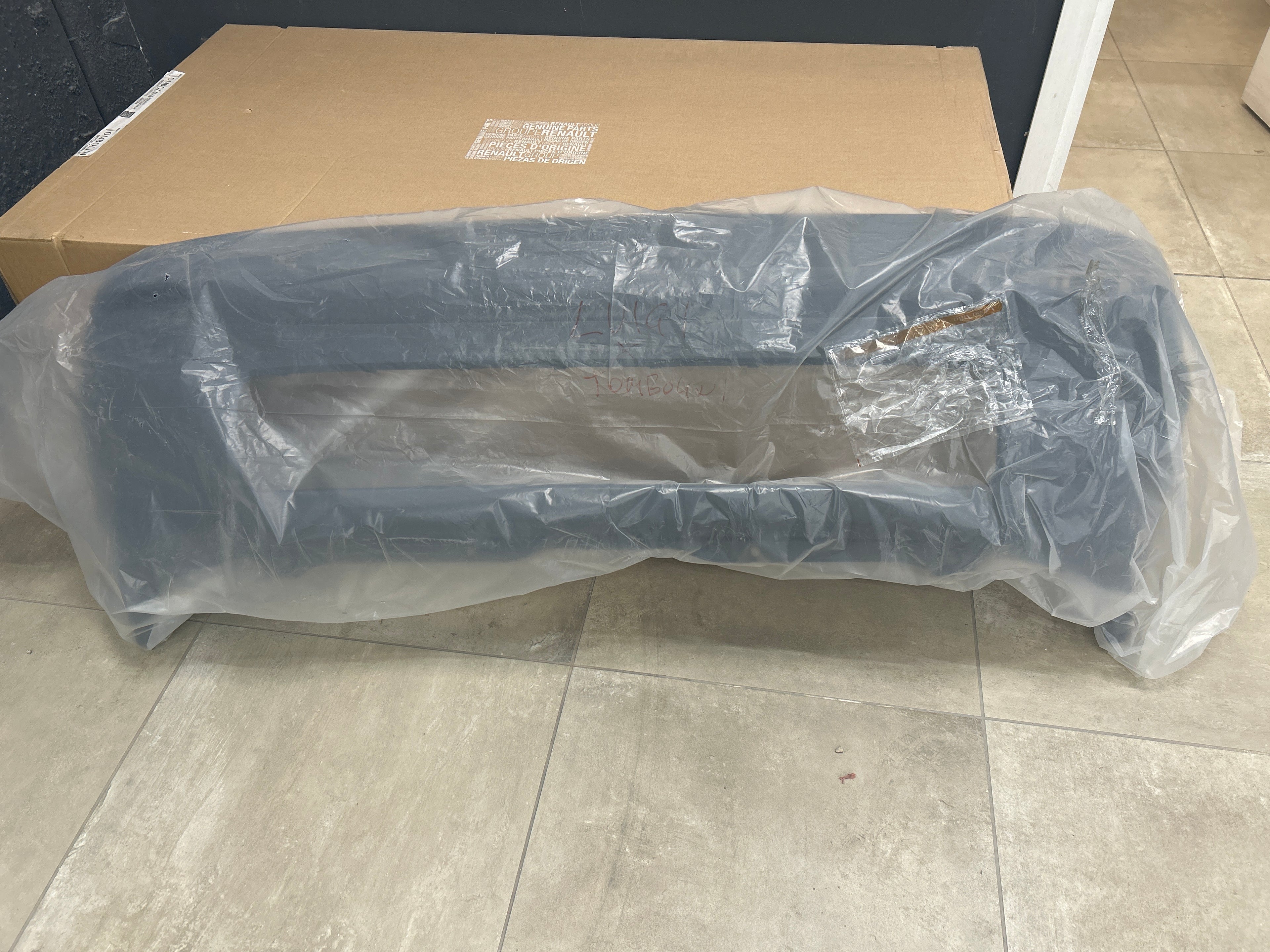 Paraurti non originale Renault Twingo Z.E.: 850224630R