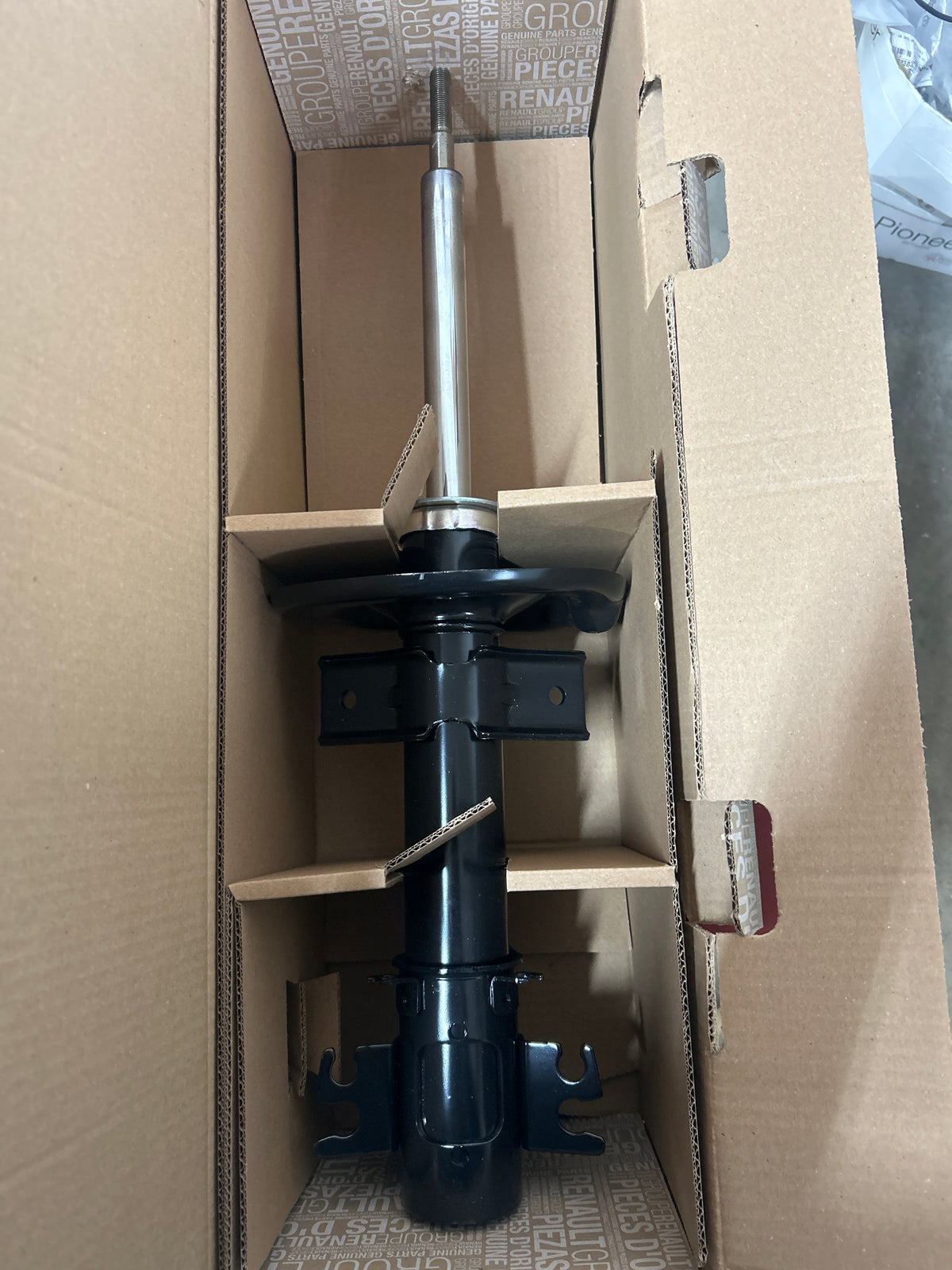 Ammortizzatore anteriore Renault Master 3: 543028774R
