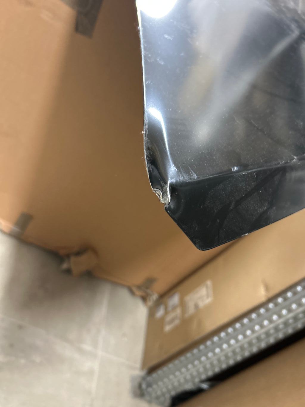 Cofano anteriore Renault Trafic 3: 651009669R - con ammaccature