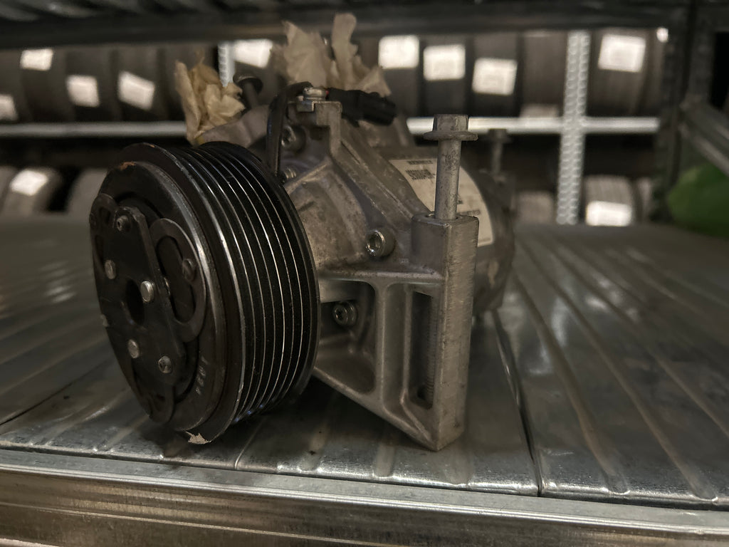 Compressore  aria condizionata usato Dacia Sandero 3: 926008469R