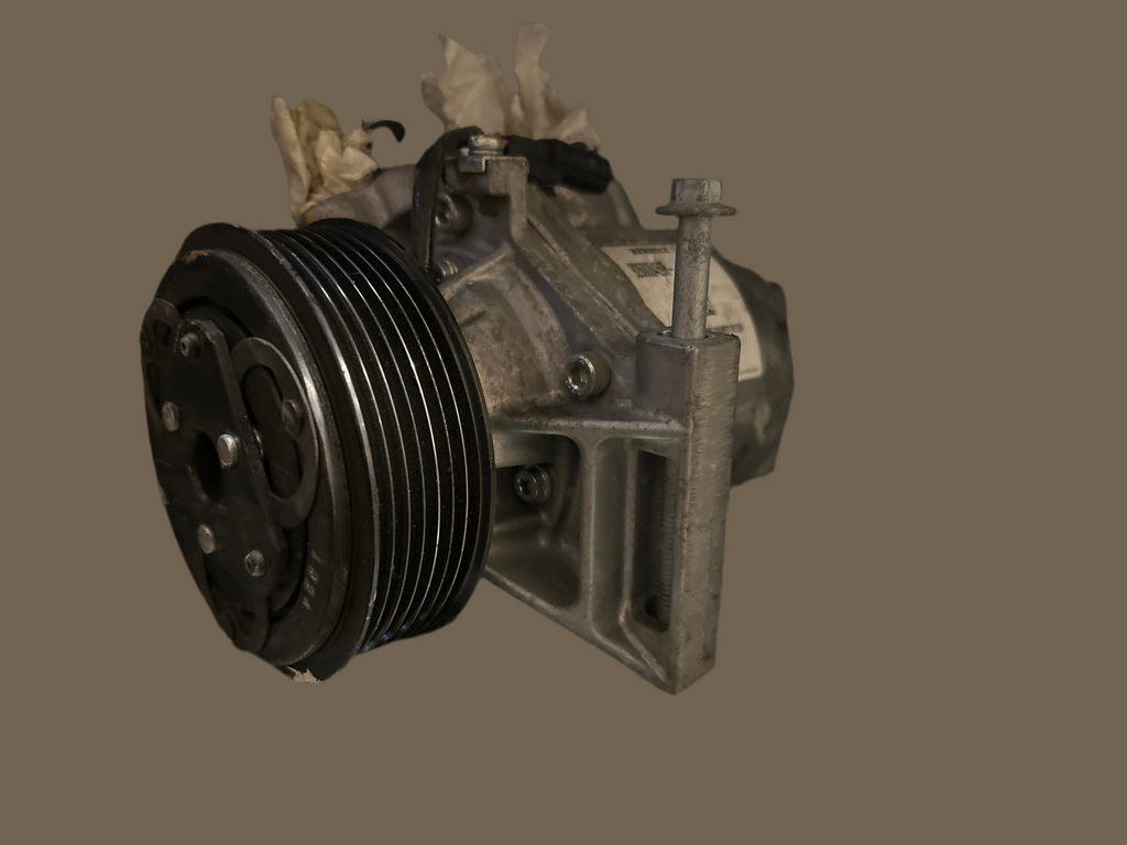 Compressore  aria condizionata usato Dacia Sandero 3: 926008469R