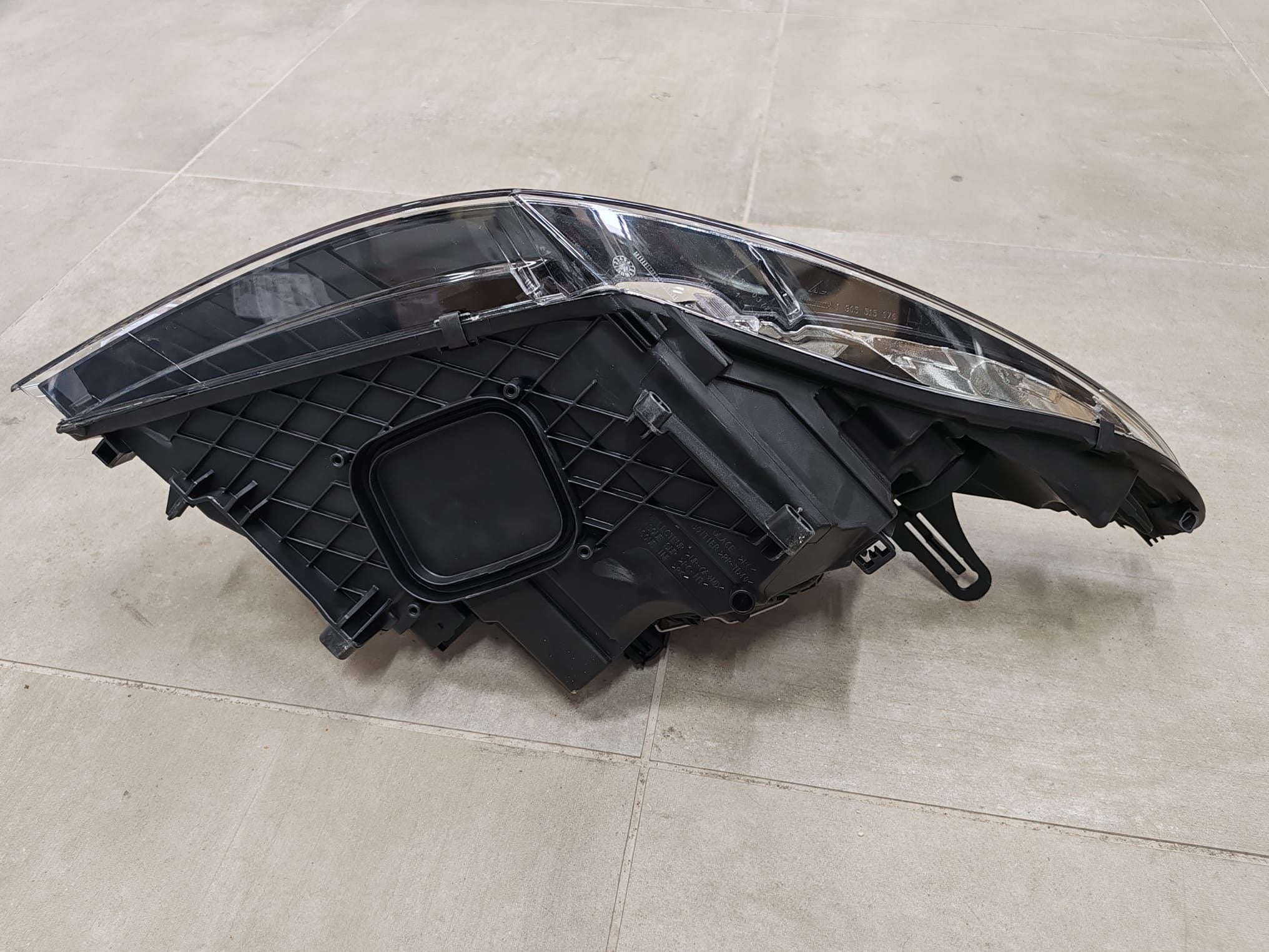 Faro anteriore sinistro Renault Megane 3: 260608405R