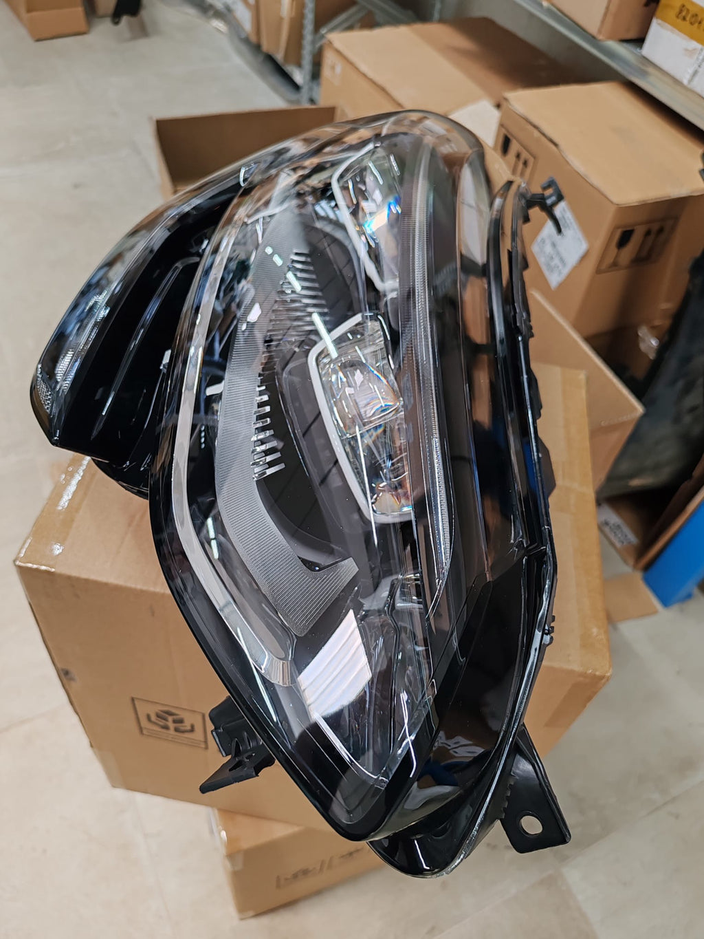 Fanale anteriore destro Megane 4: 260106126R - 260109670R
