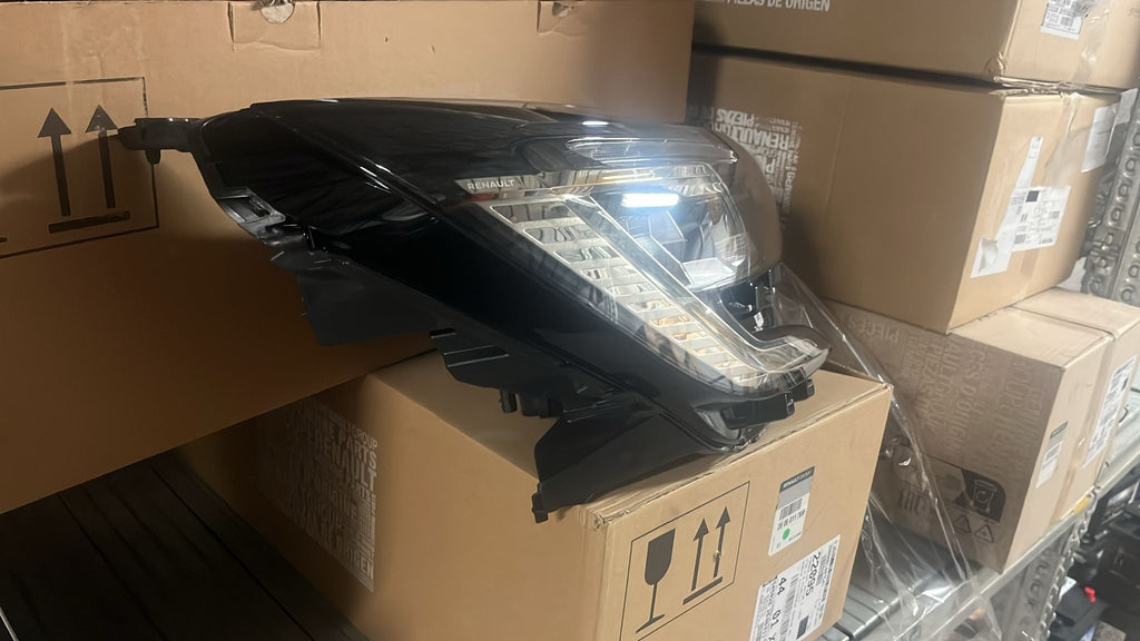Fanale anteriore destro Renault Clio5: 260103814R