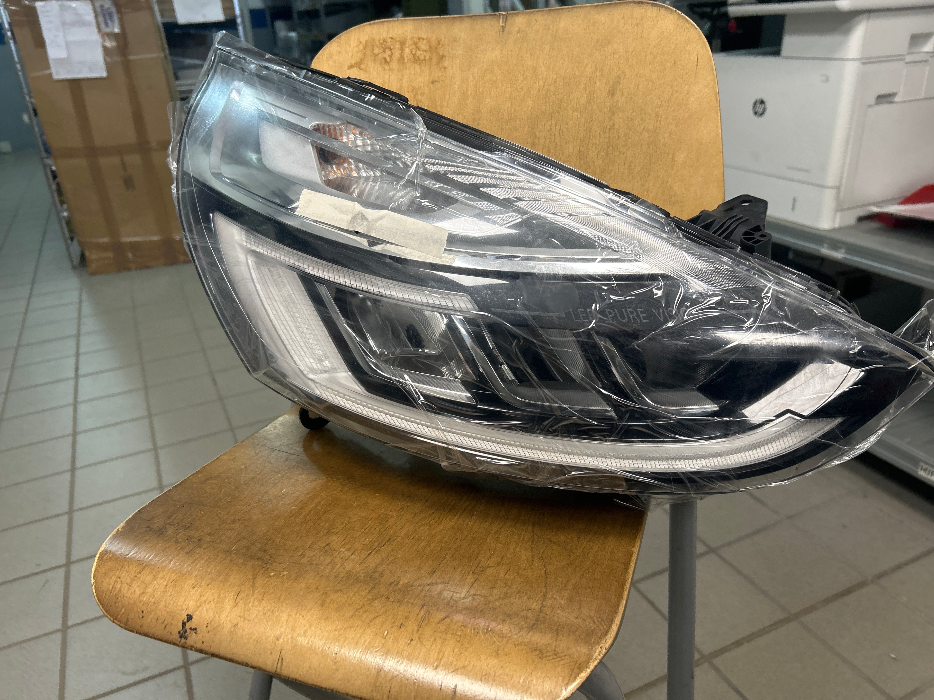 Fanale anteriore destro Renault Clio 5: 260100274R