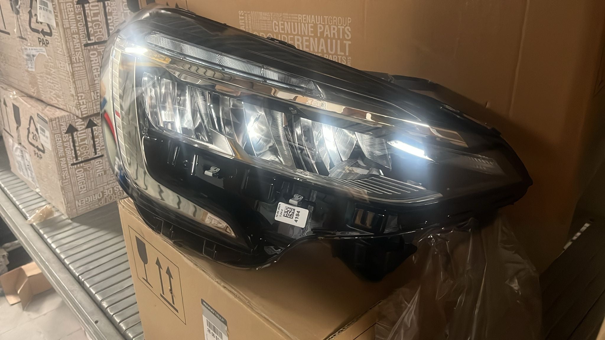 Fanale anteriore destro Renault Clio 5: 260103814R