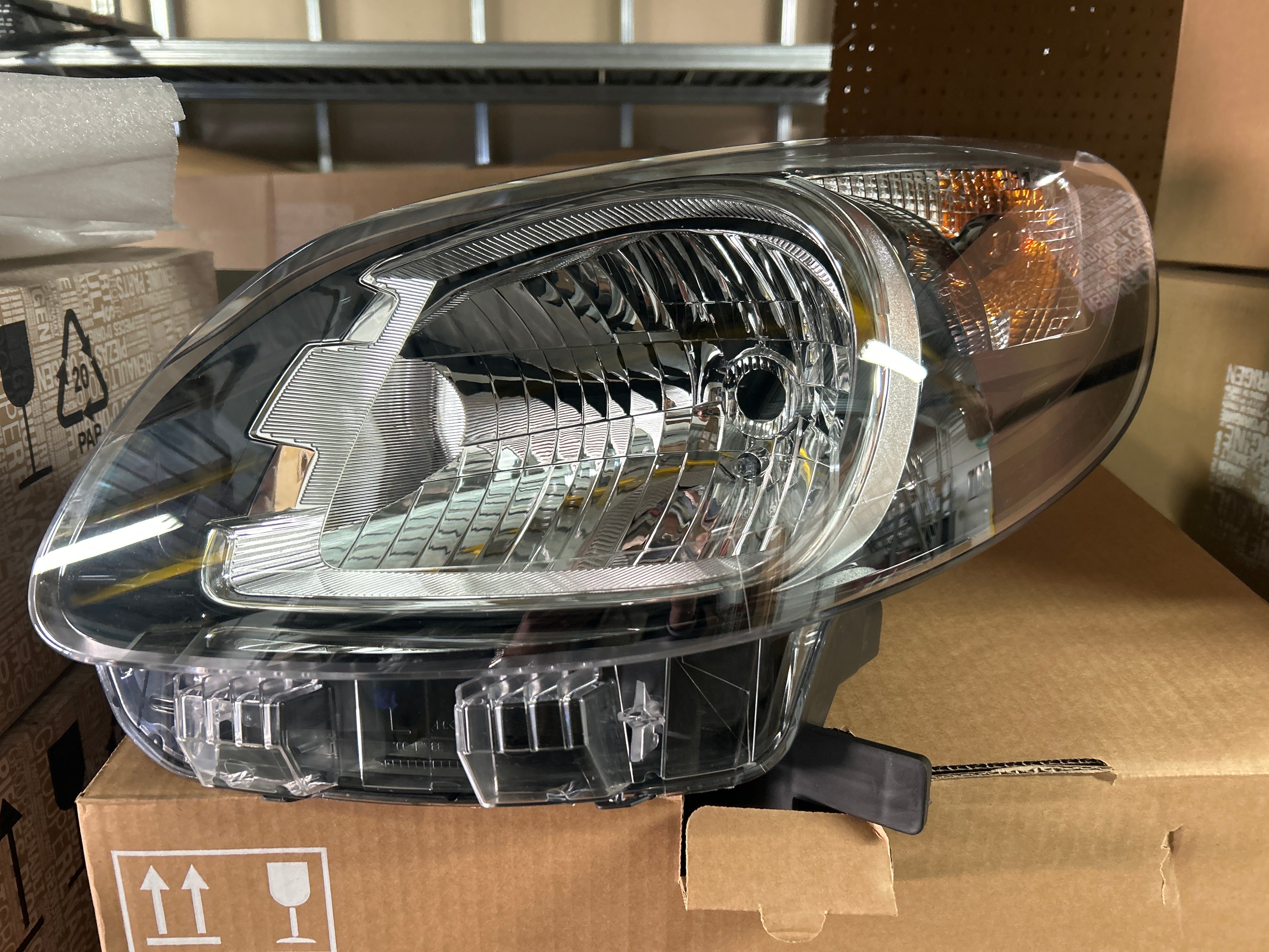 Fanale anteriore sinistro Renault Kangoo 2: 260607949R