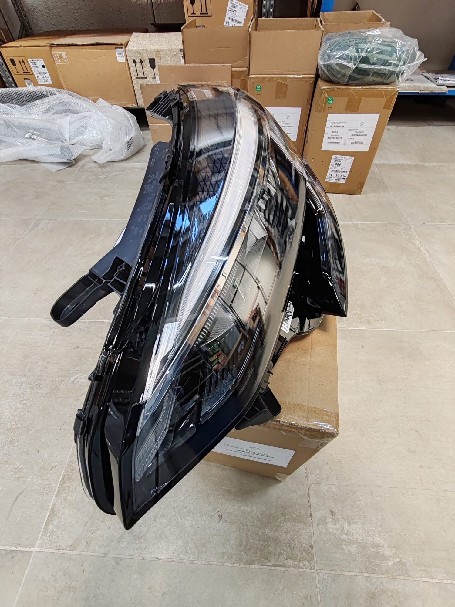 Fanale anteriore sx Renault Clio 5: 260607647R
