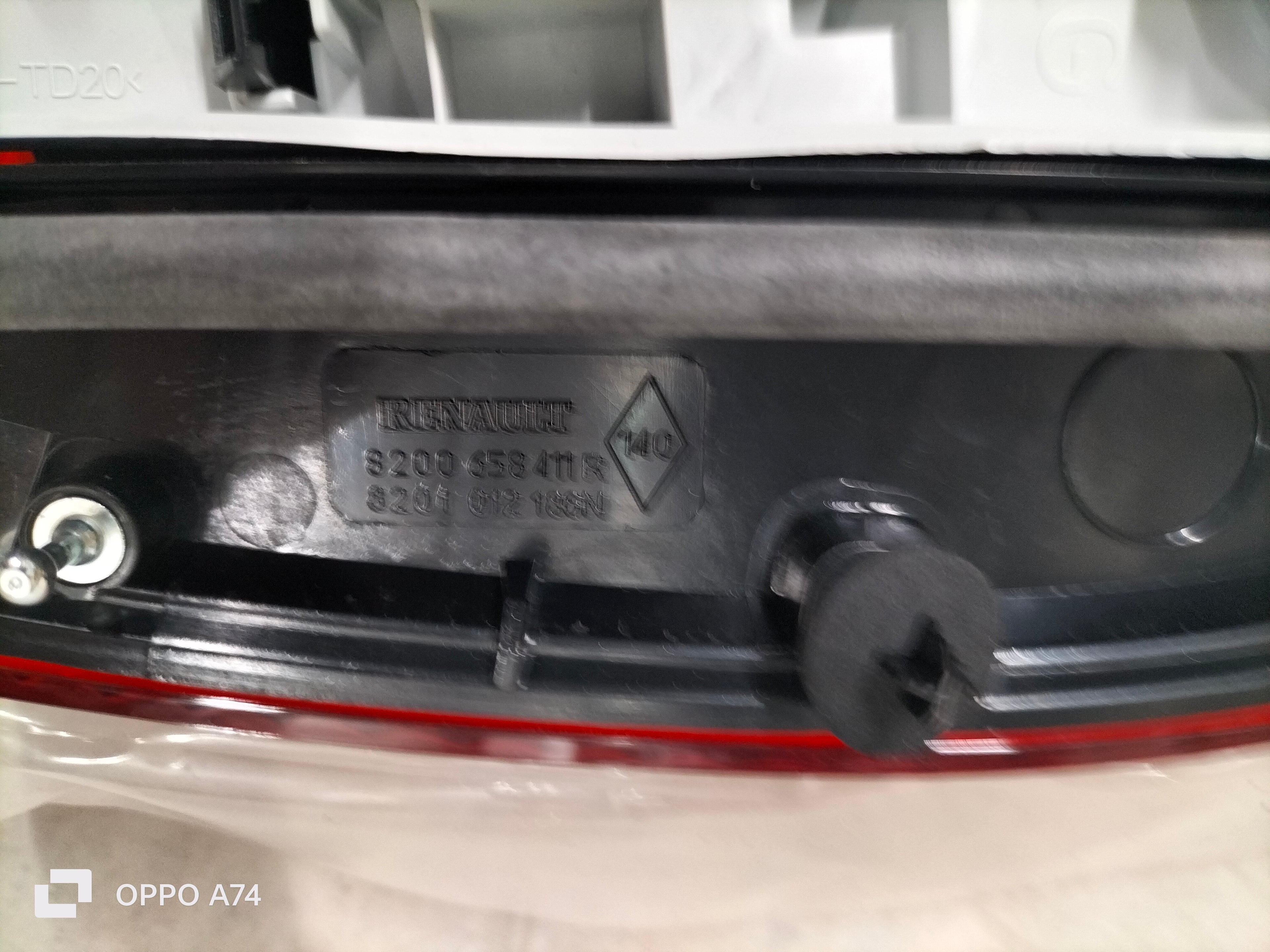 Fanale posteriore sinistro Renault Modus: 8201012186