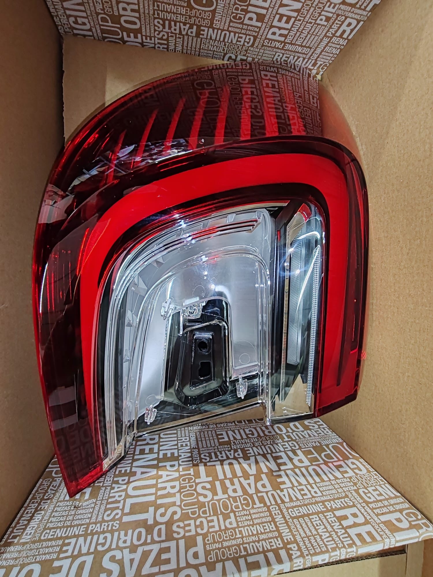 Fanale posteriore sinistro Renault Captur 2: 265555698R