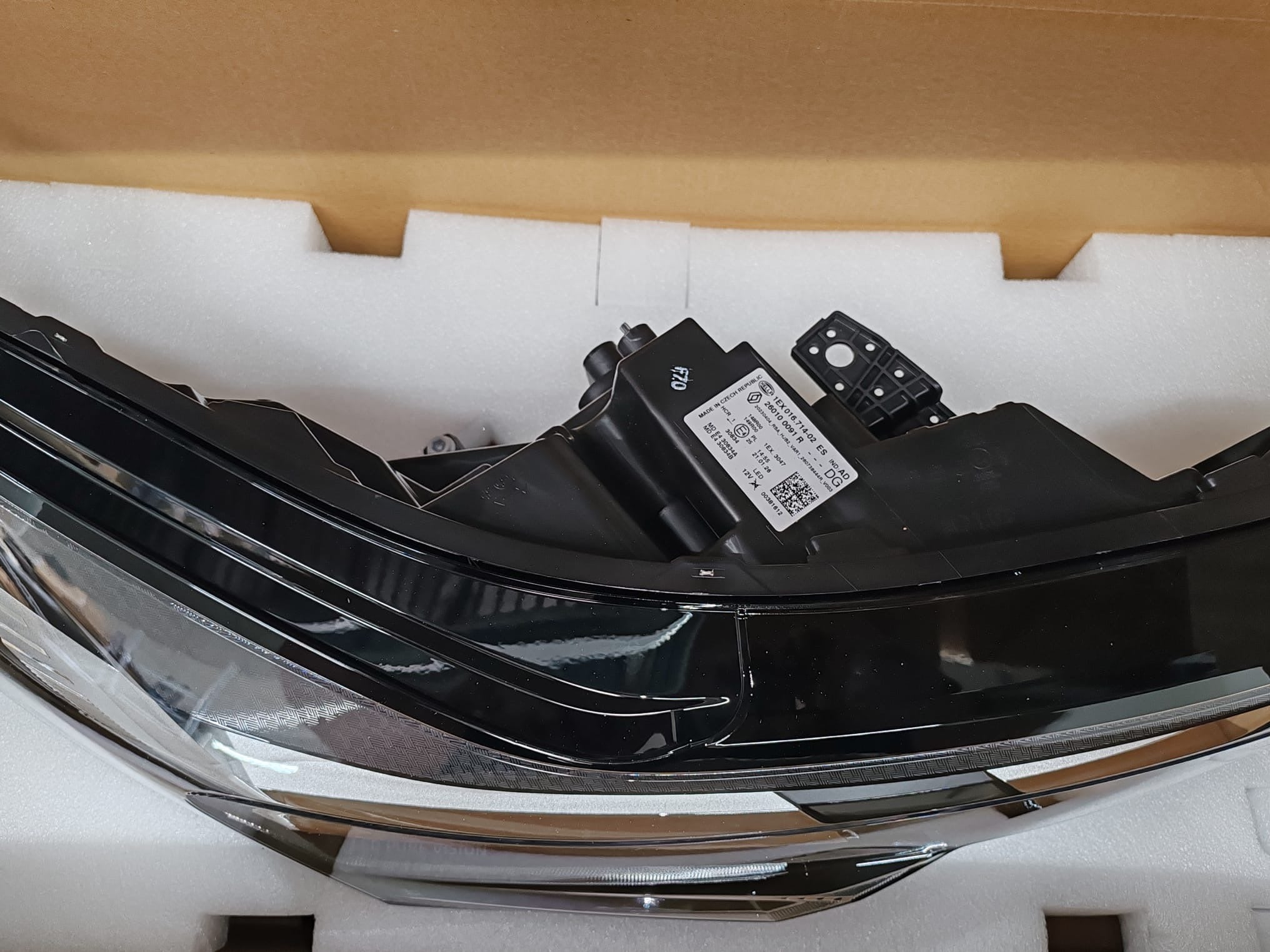 Faro anteriore destro Renault Captur 2: 260100091R