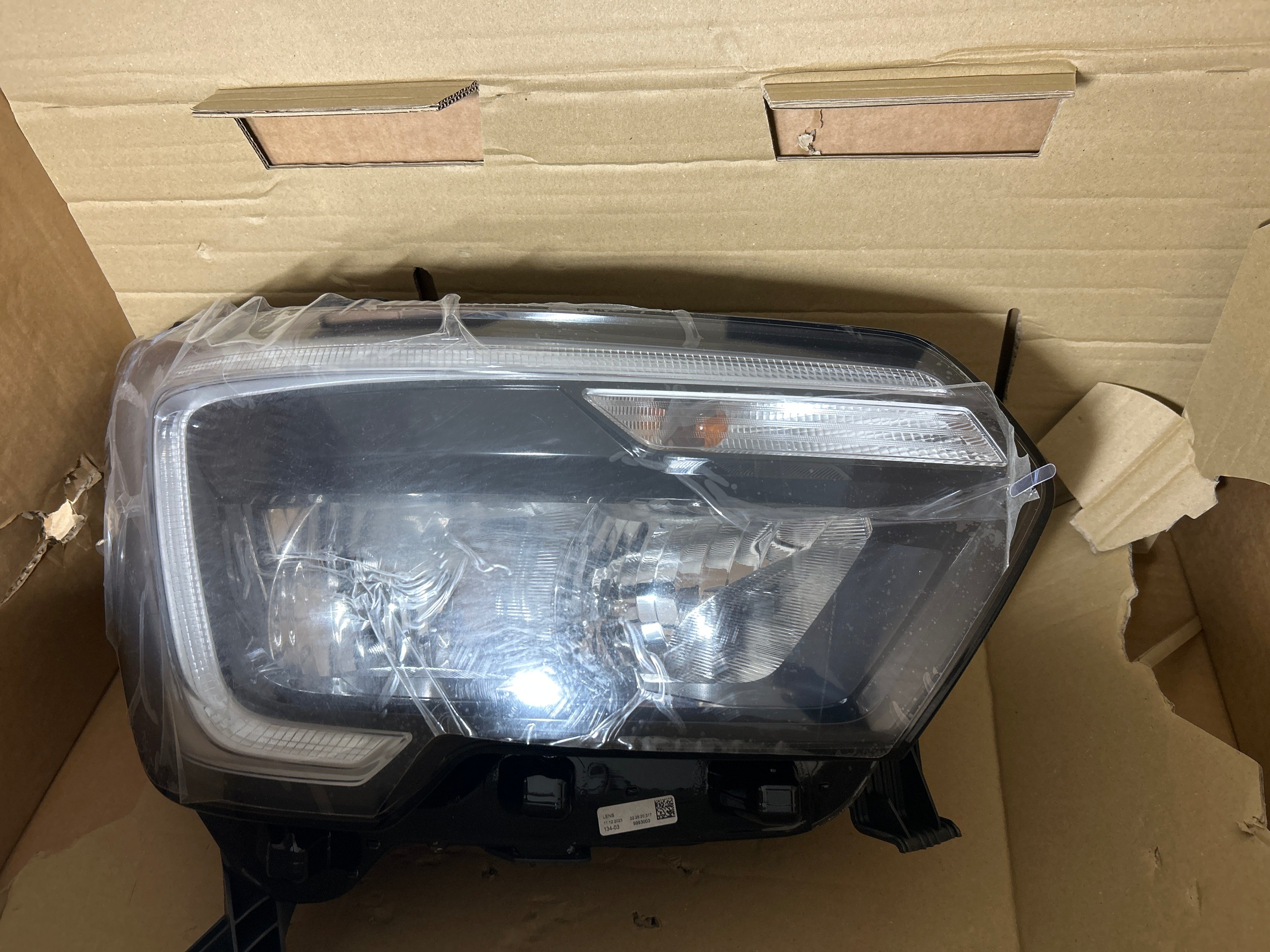 Faro anteriore destro Renault Master 3: 260105567R