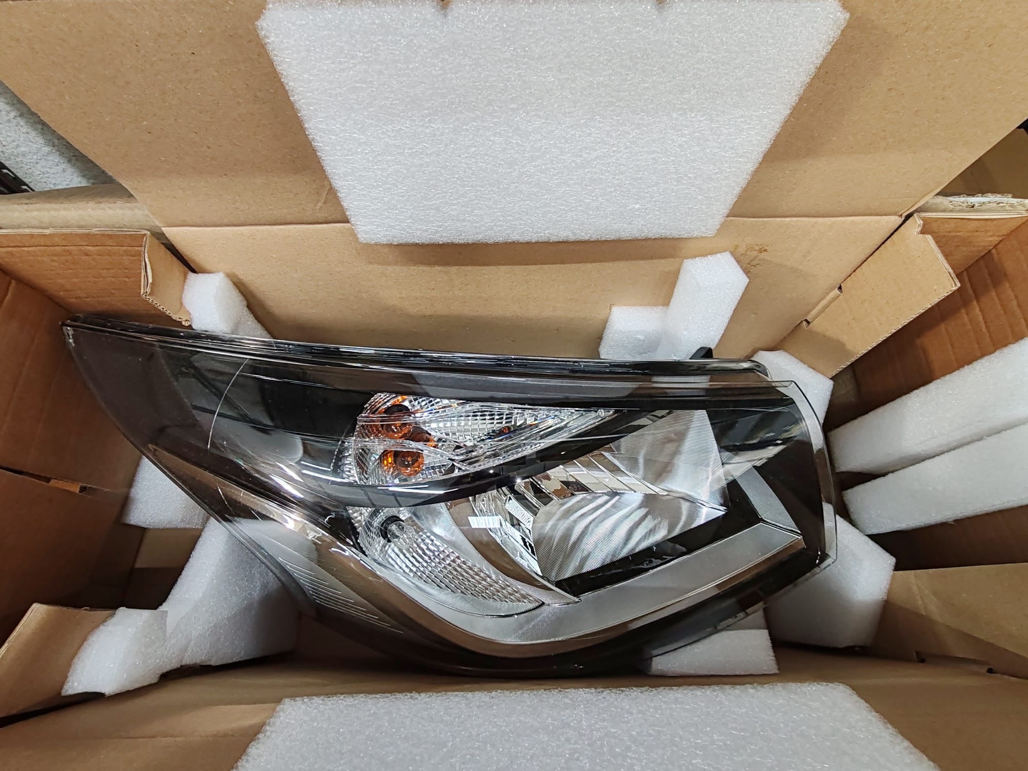 Faro anteriore destro Renault Trafic 3: 260101161R