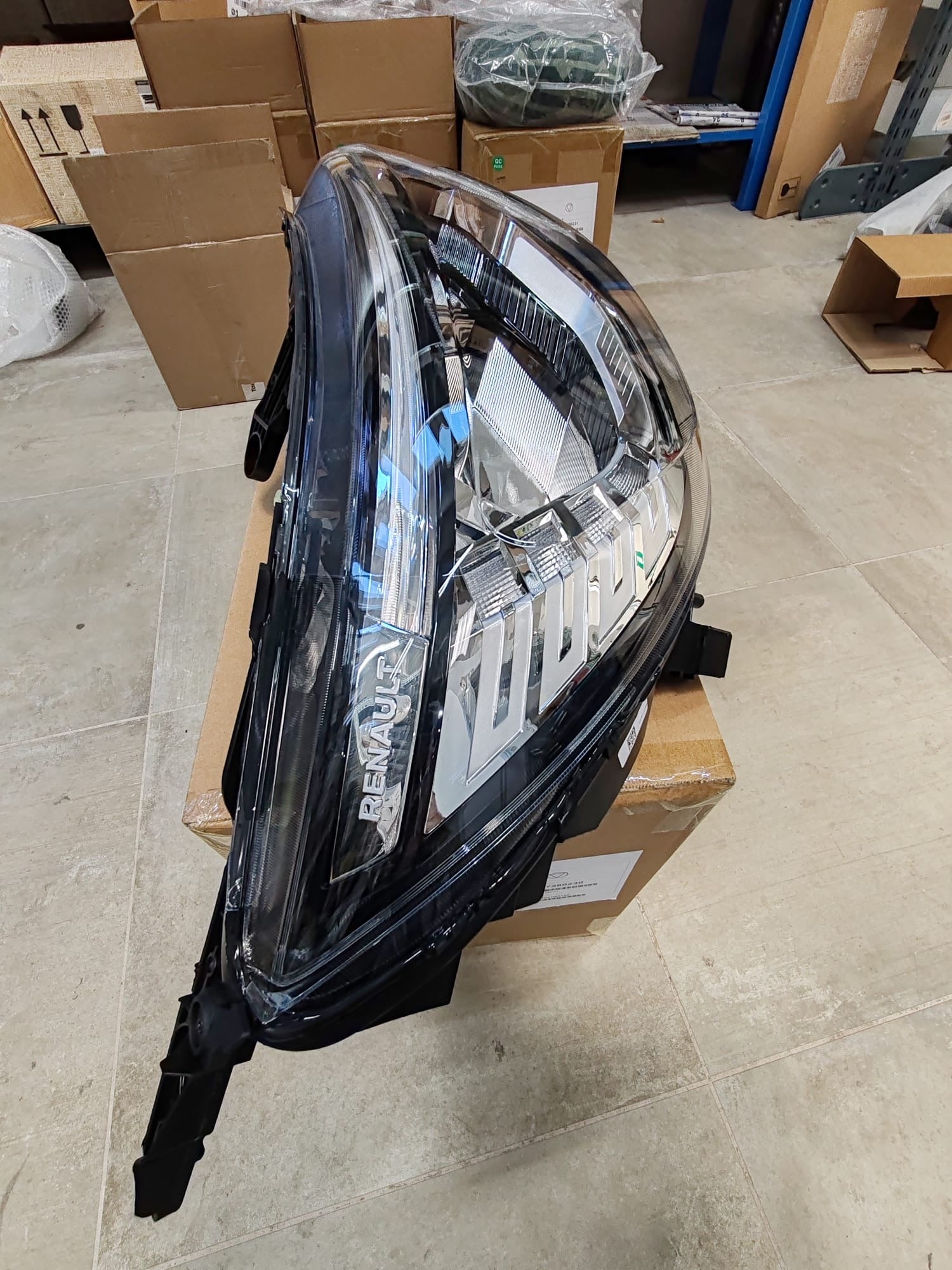Faro anteriore destro Renault Kangoo 3: 260105660R