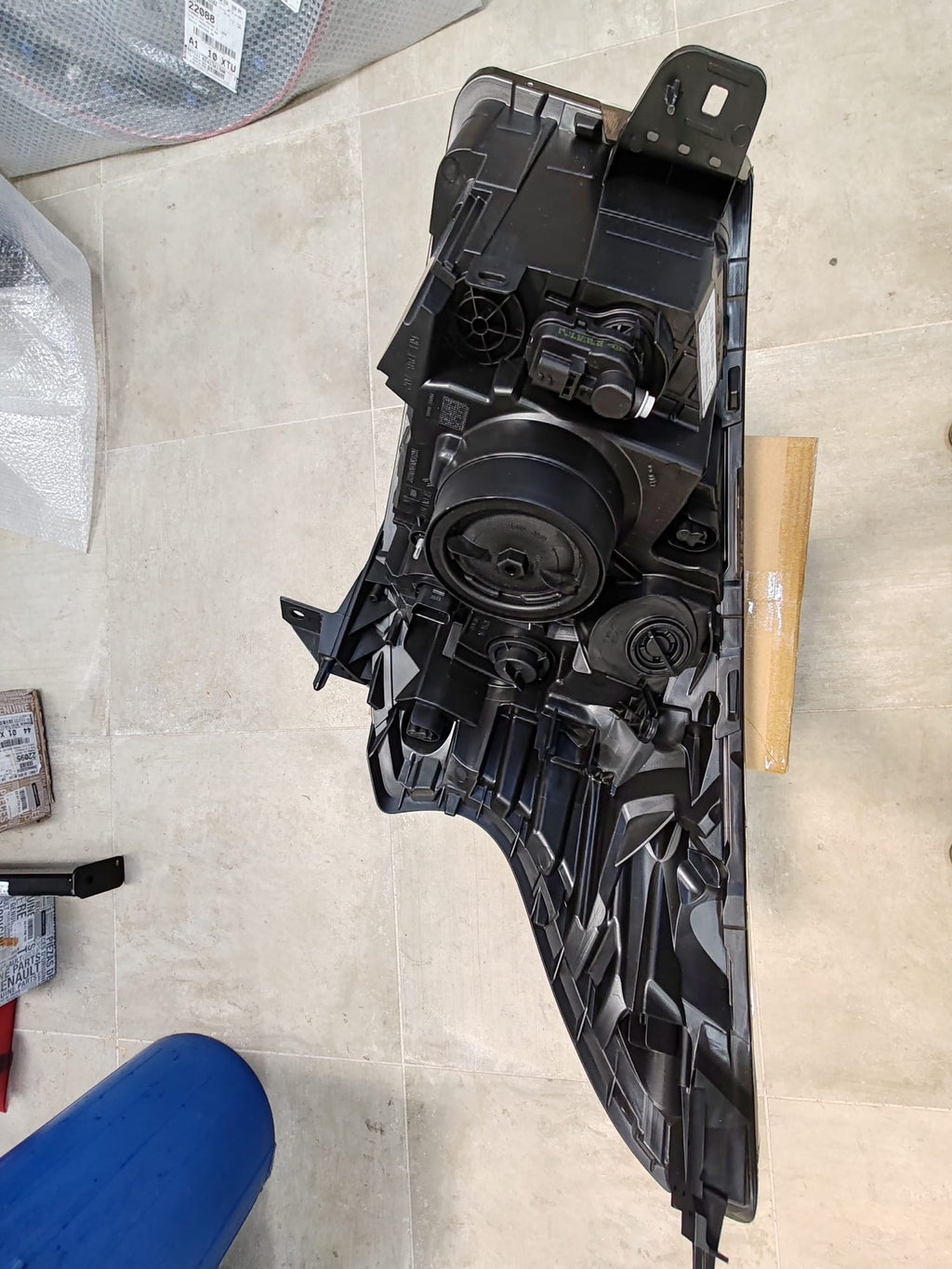 Faro anteriore destro Renault Trafic 3: 260101161R