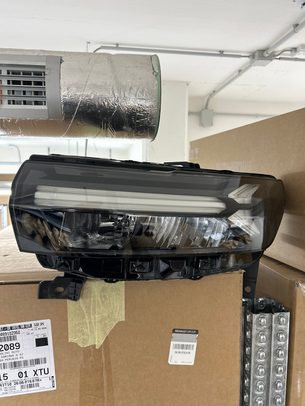 Faro anteriore sinistro Dacia Duster 3: 260603515R