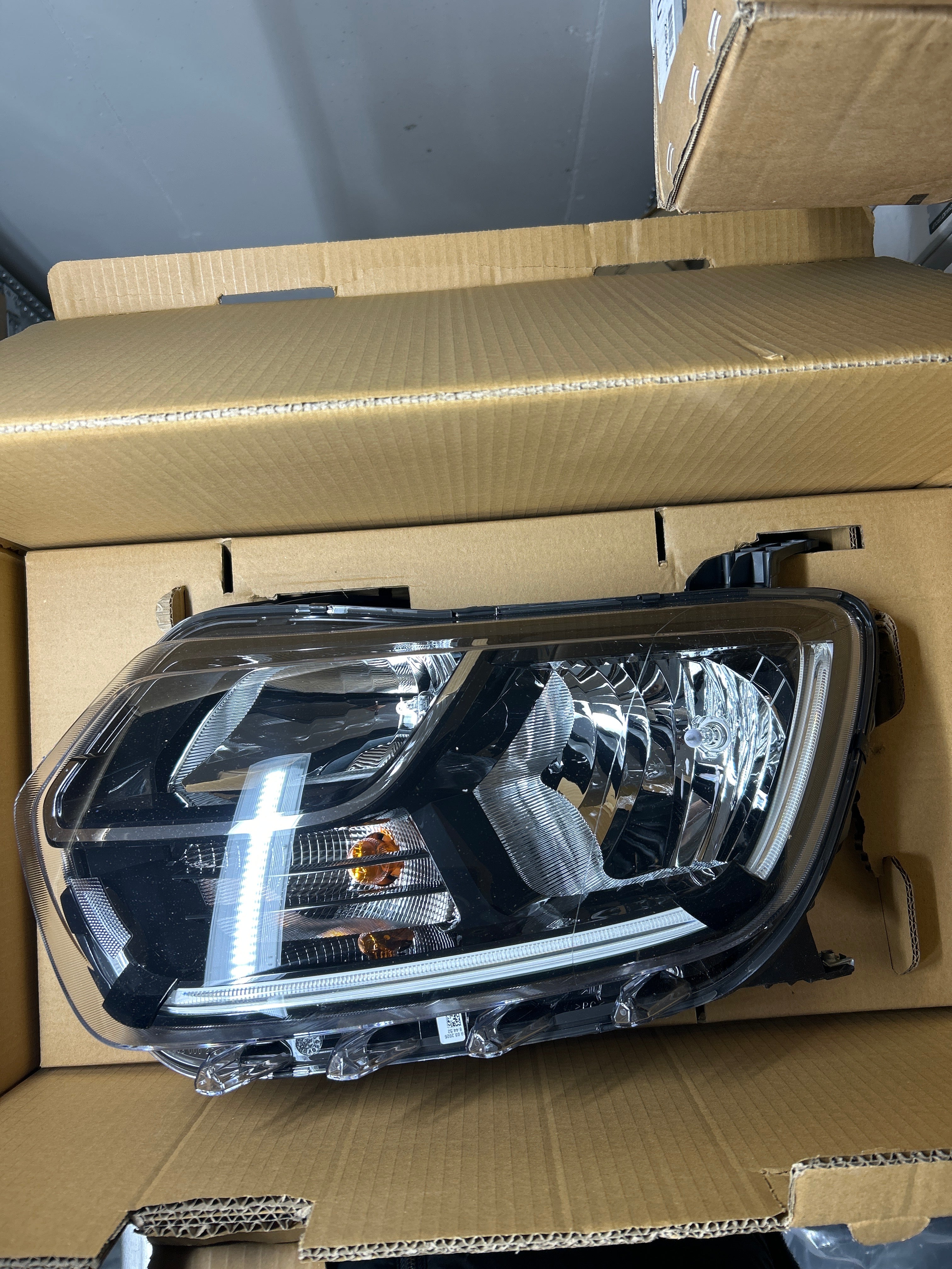 Faro anteriore sinistro Dacia Duster 2: 260609367R