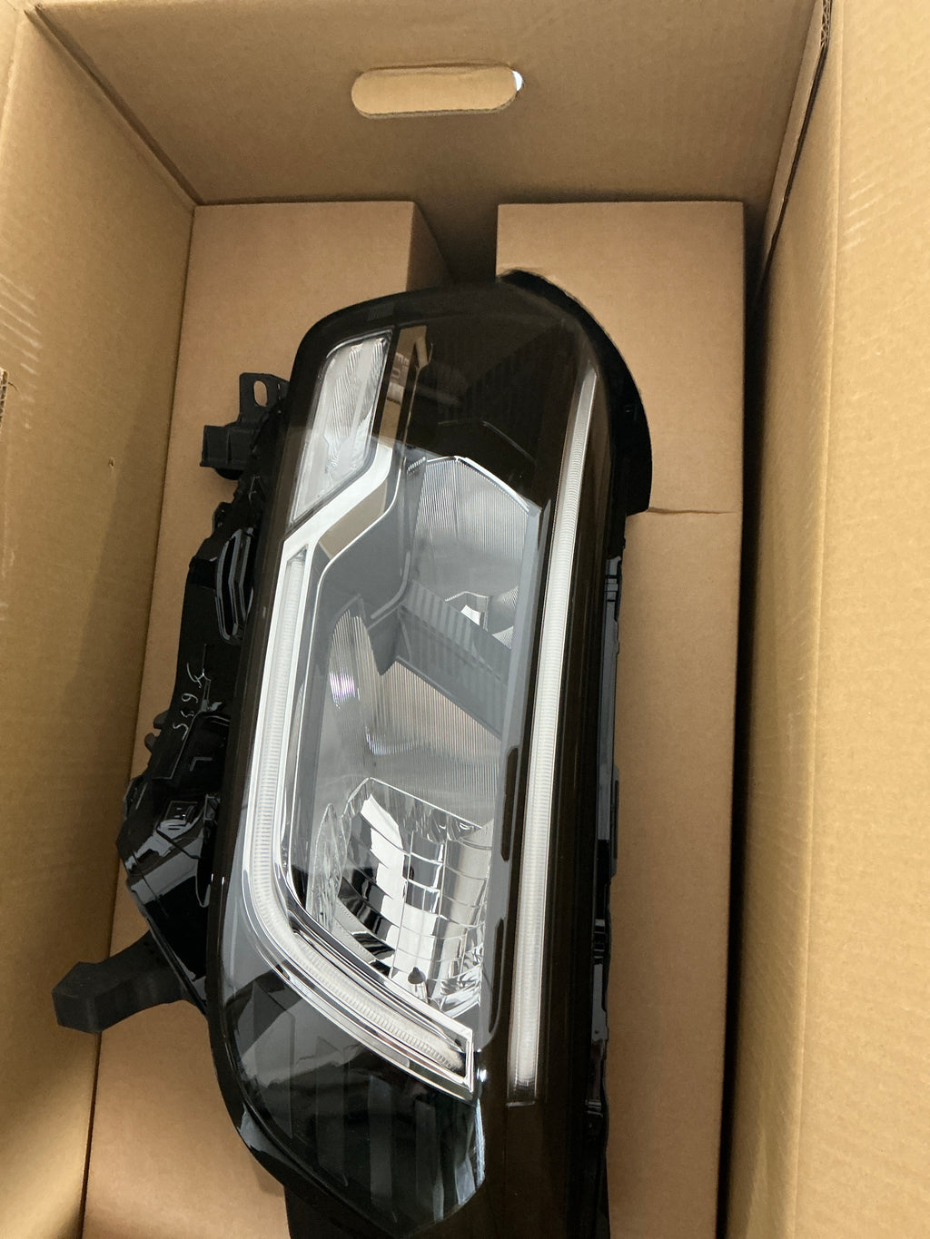 Faro anteriore sinistro Renault Kangoo 3: 260608411R