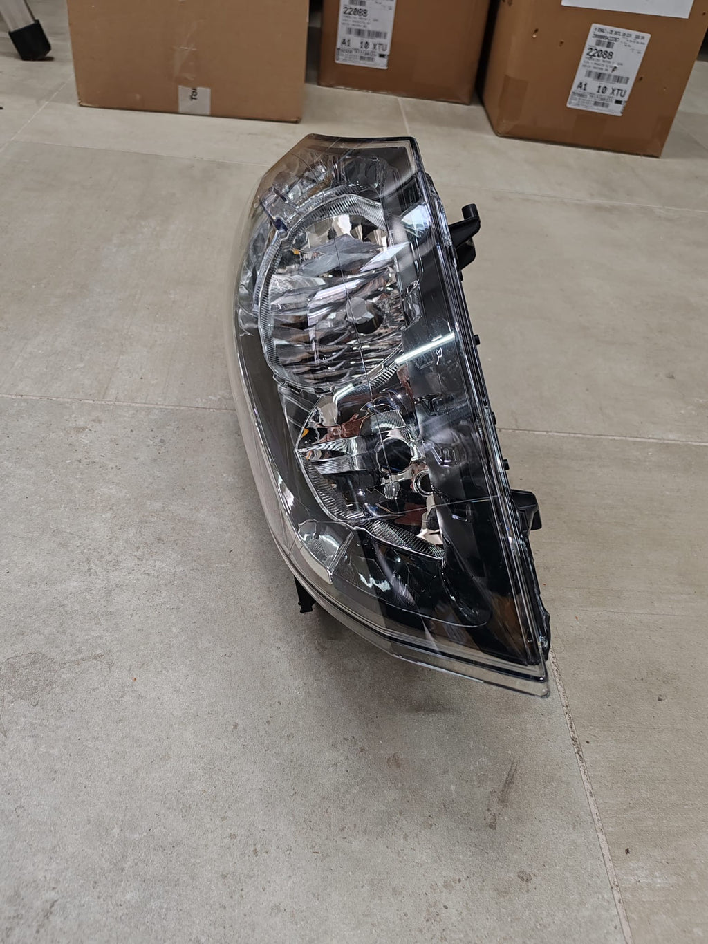 Faro anteriore sinistro Renault Megane 3: 260608405R