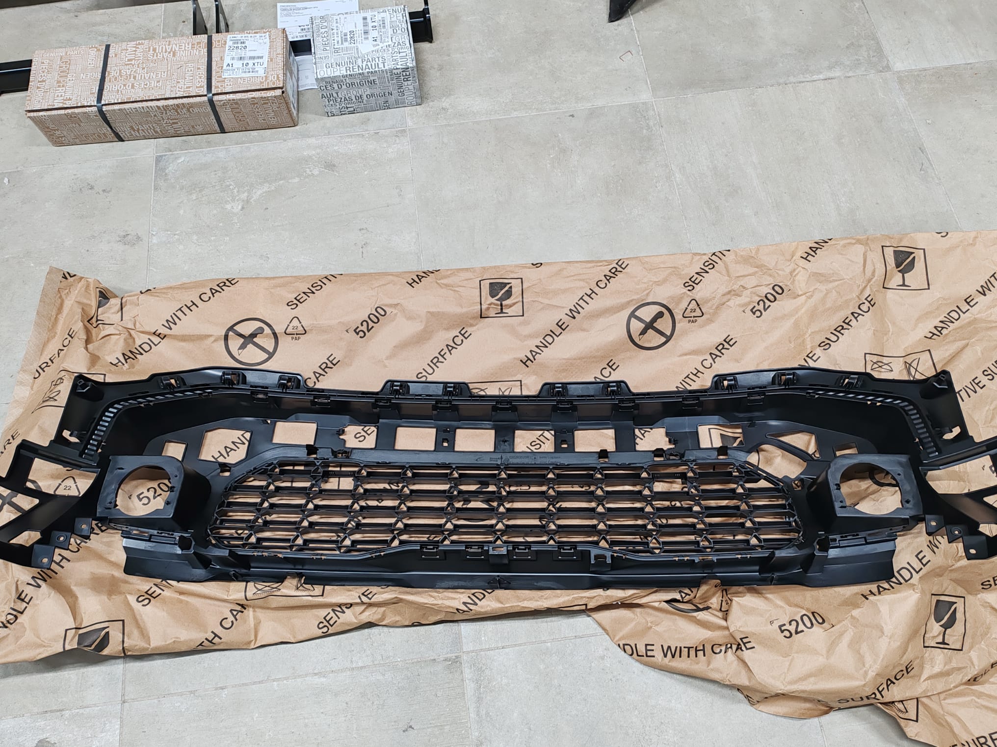 Griglia paraurti anteriore Dacia Duster 3: 620267063R
