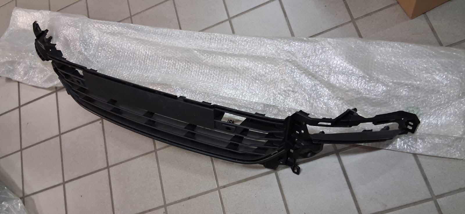Griglia paraurti anteriore Renault Clio 4: 622547505R