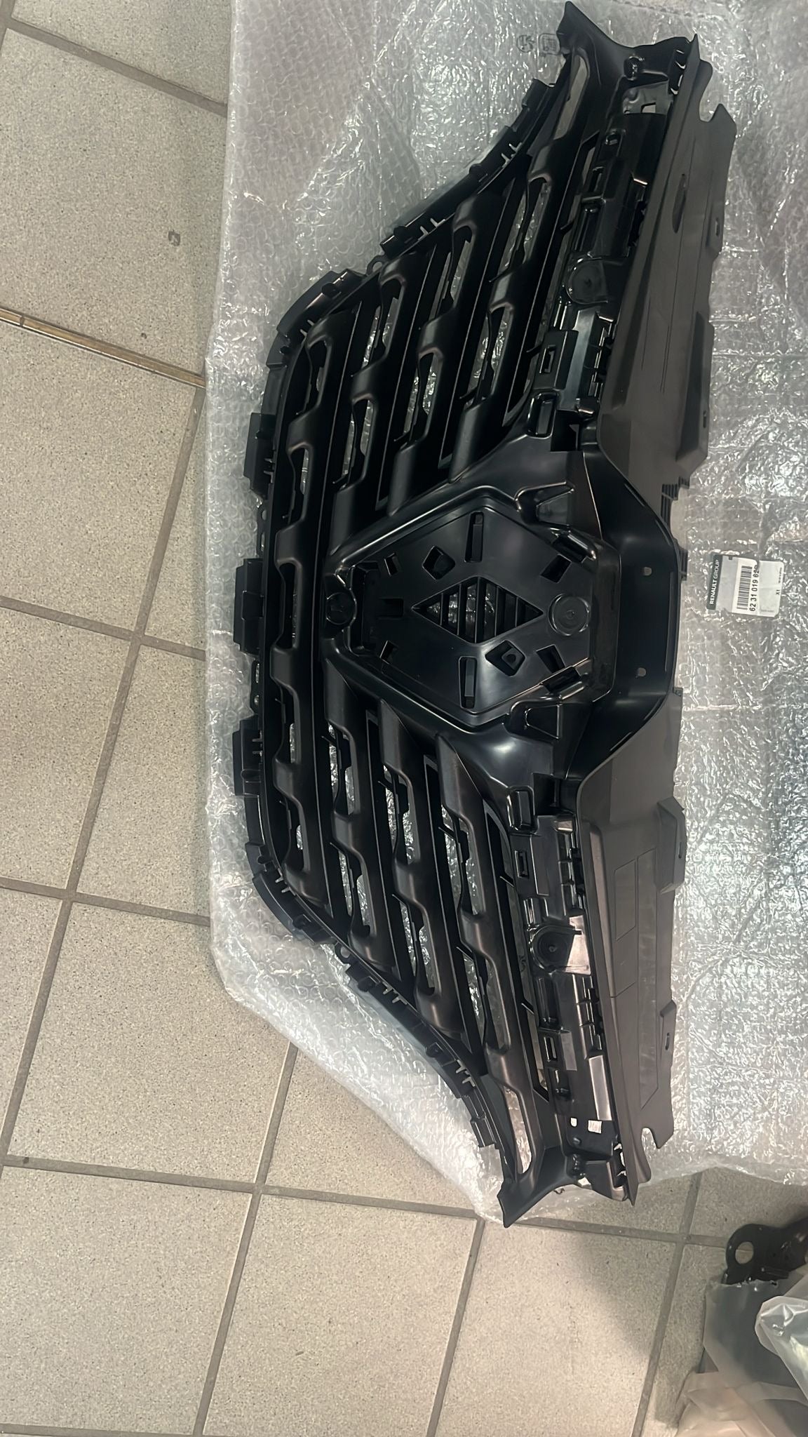 Griglia paraurti anteriore Renault Kadjar: 623101962R