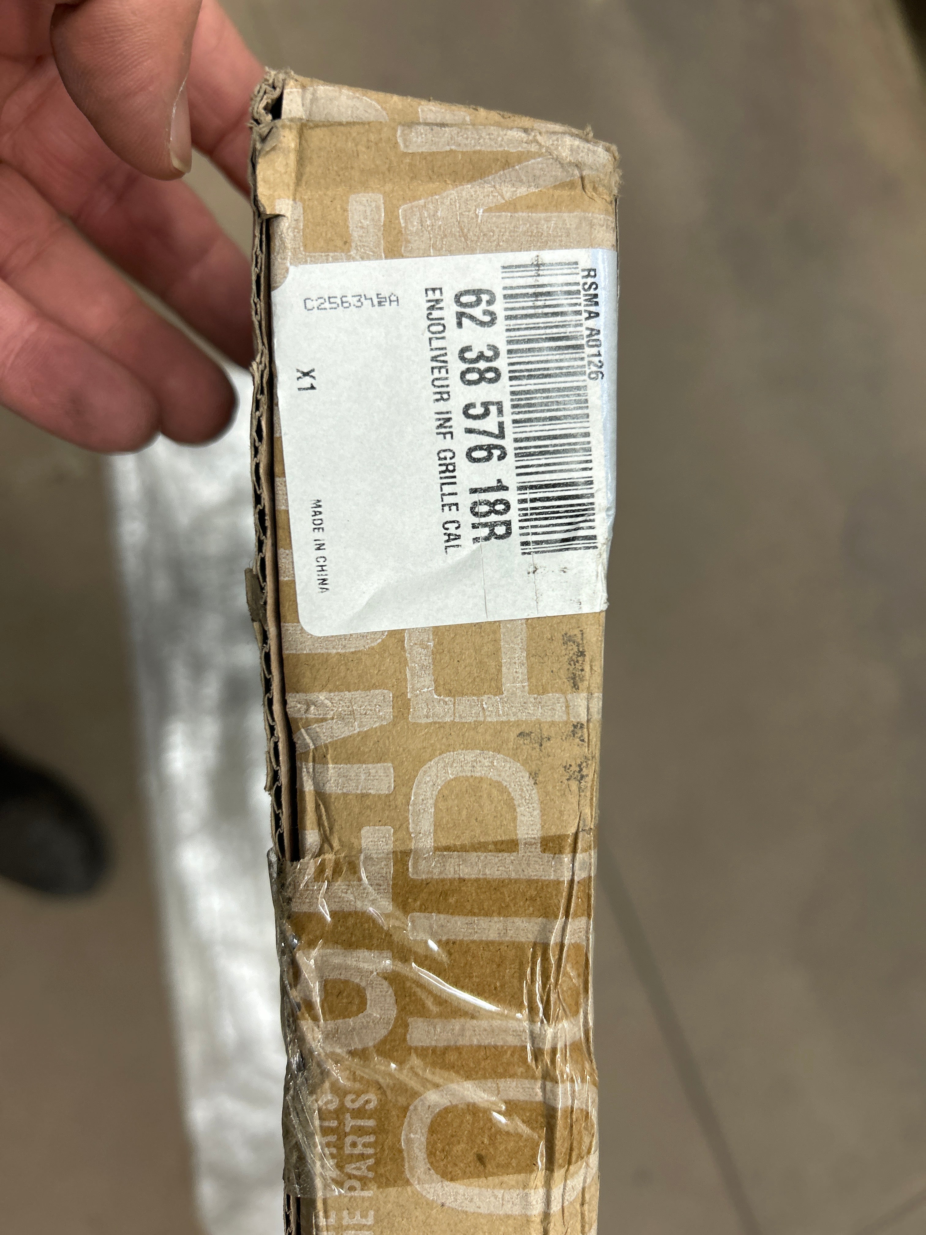 Modanatura cromata anteriore Dacia Sandero2: 623857618R