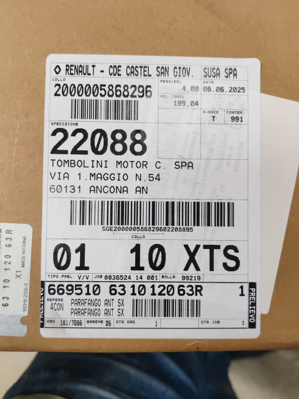Parafango anteriore sinistro Dacia Spring: 631012063R