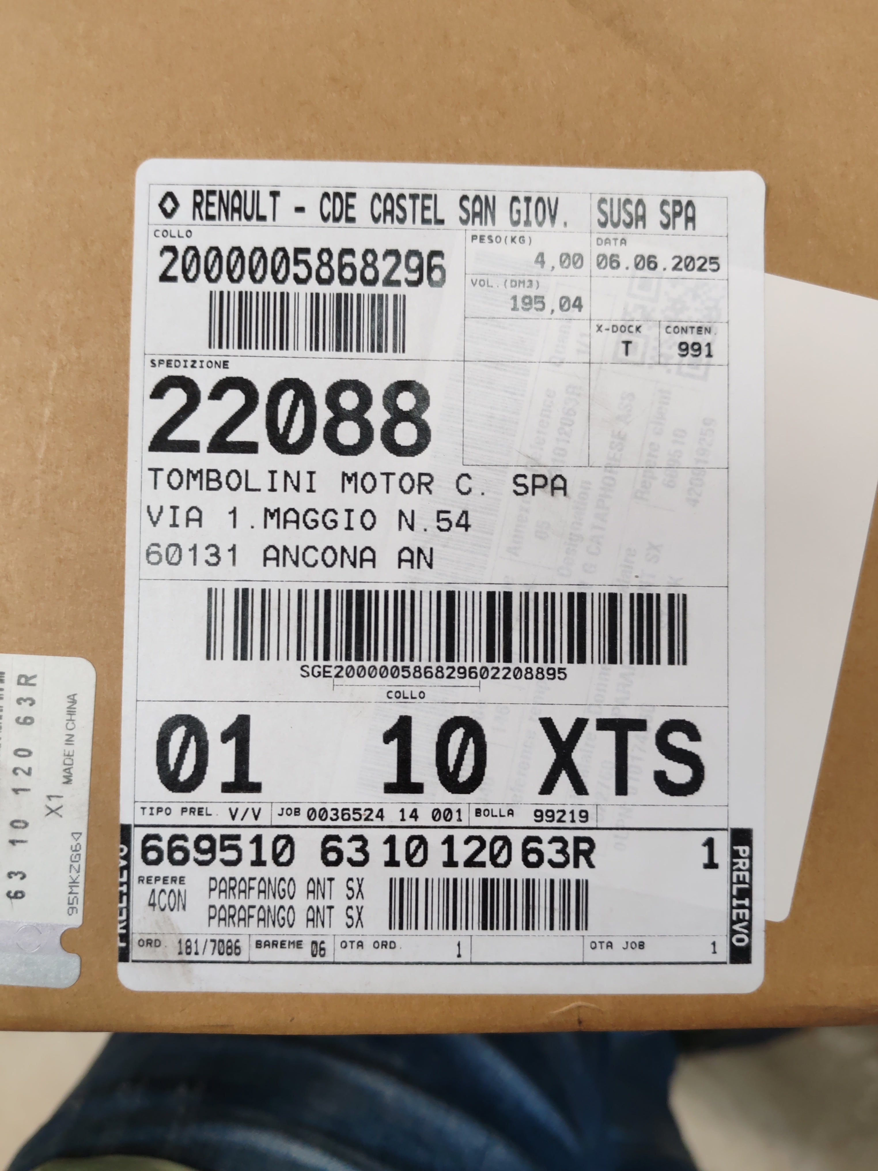 Parafango anteriore sinistro Dacia Spring: 631012063R