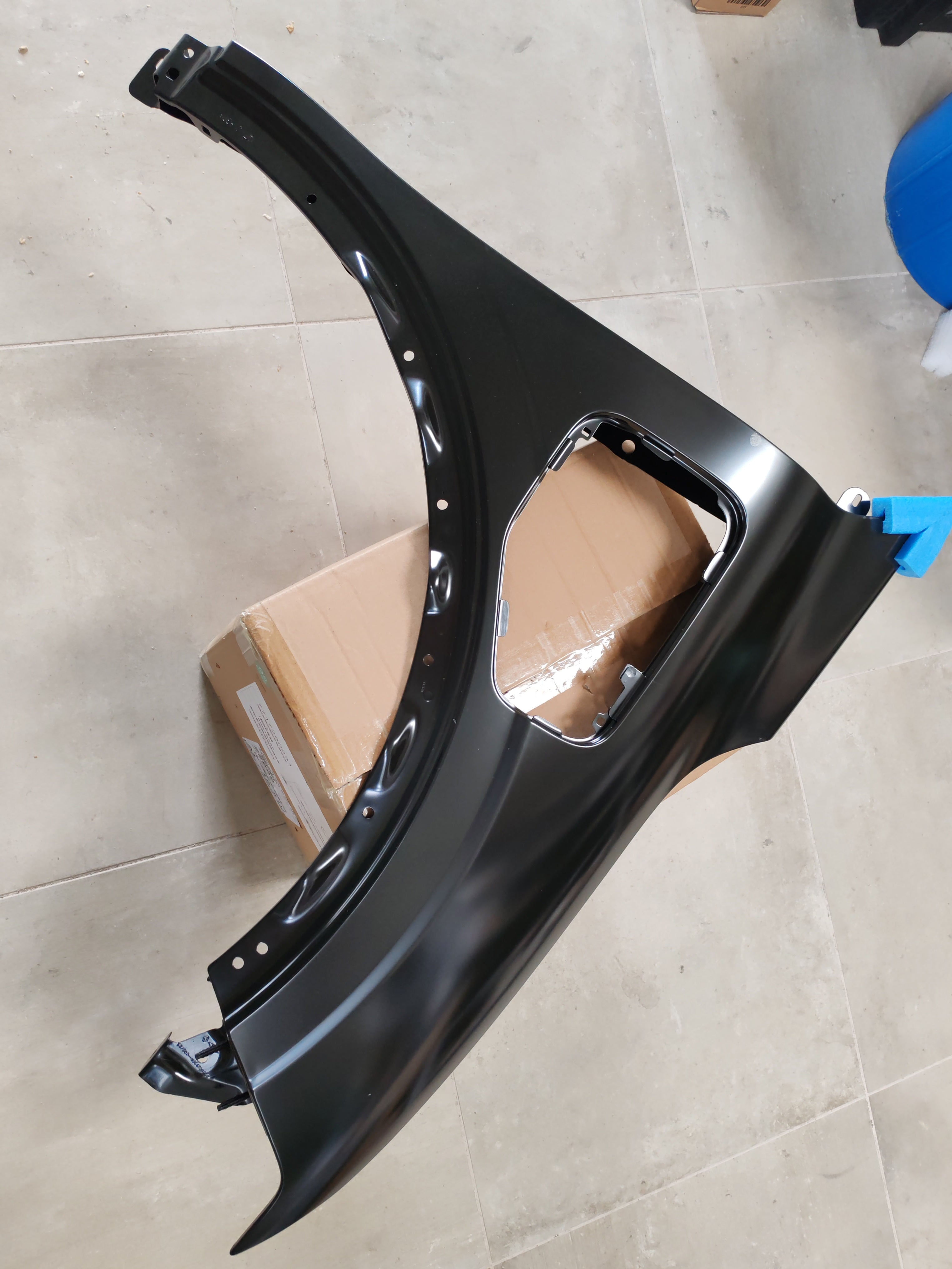 Parafango anteriore destro Renault Megane E-Tech: 631005531R