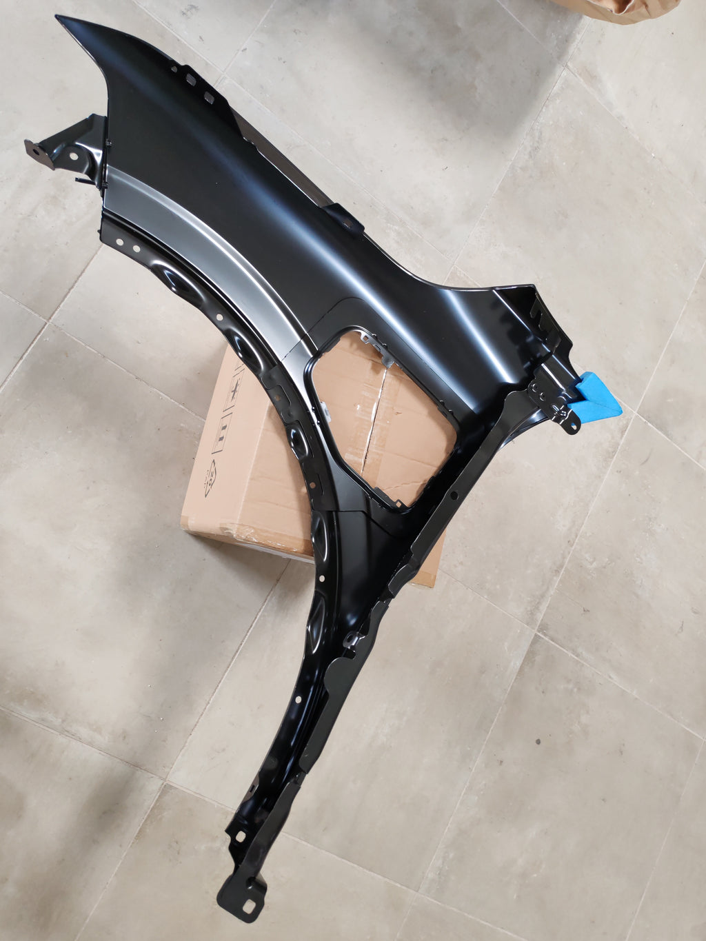 Parafango anteriore destro Renault Megane E-Tech: 631005531R
