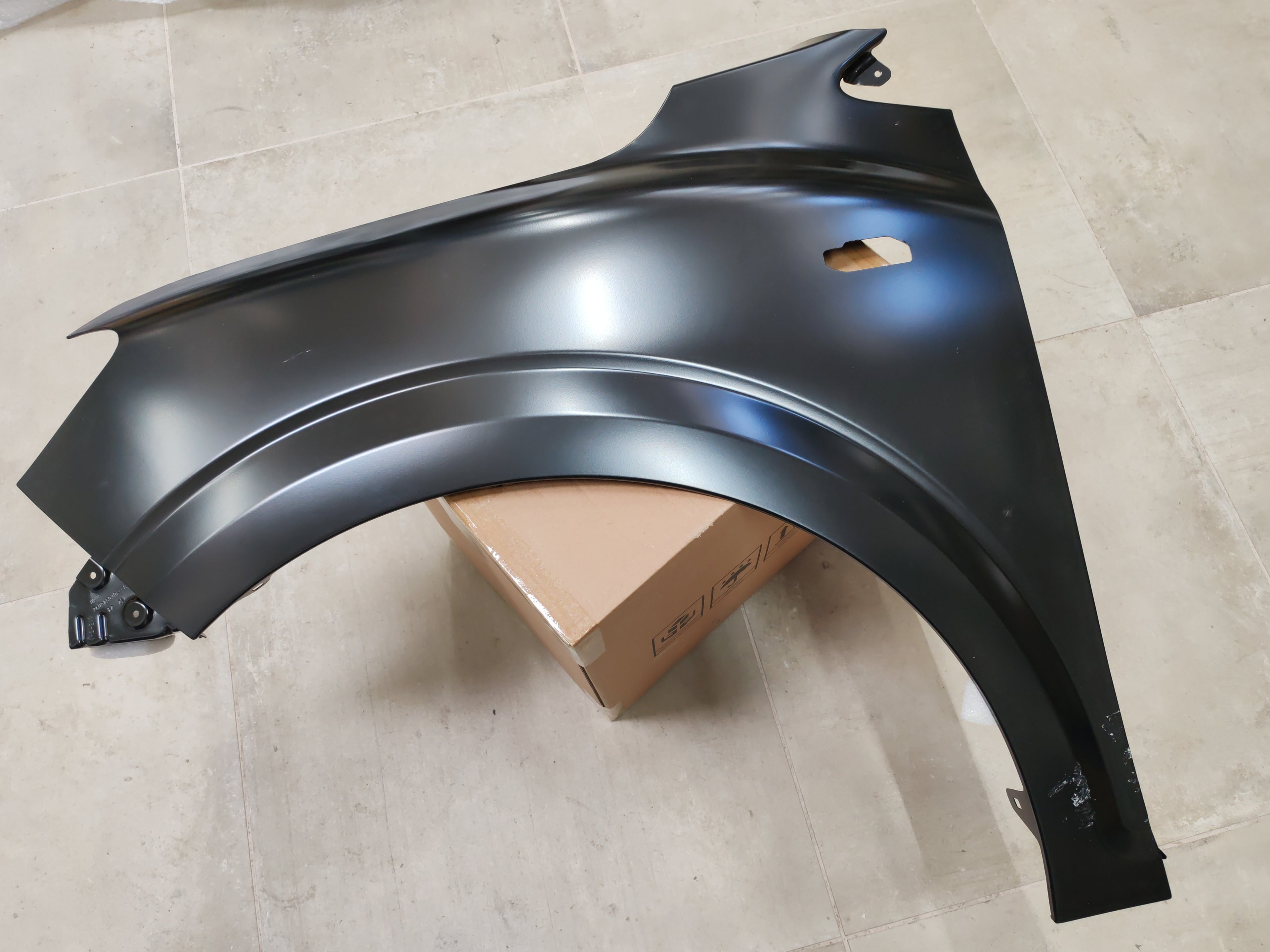 Parafango anteriore sinistro Dacia Sandero Stepway: 631012079R