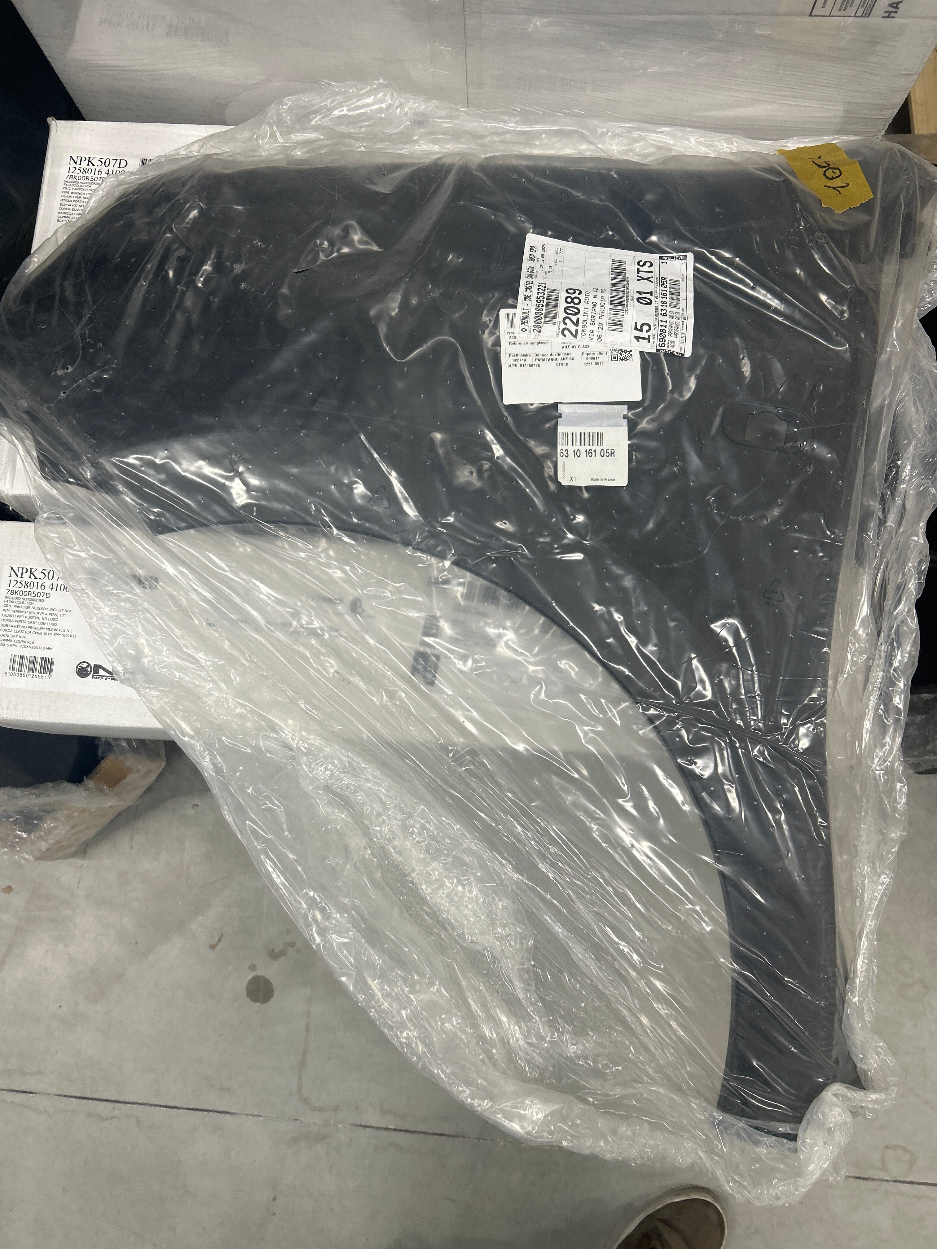 Parafango anteriore sinistro Renault Twingo 3: 631016105R