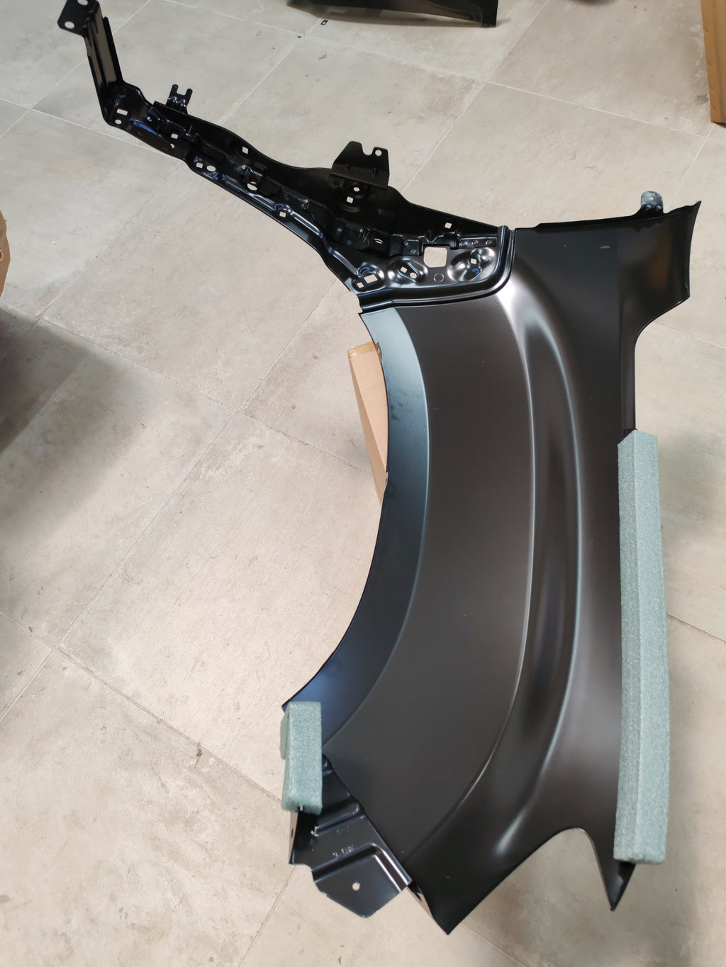 Parafango anteriore sinistro Dacia Duster 2: 631011252R