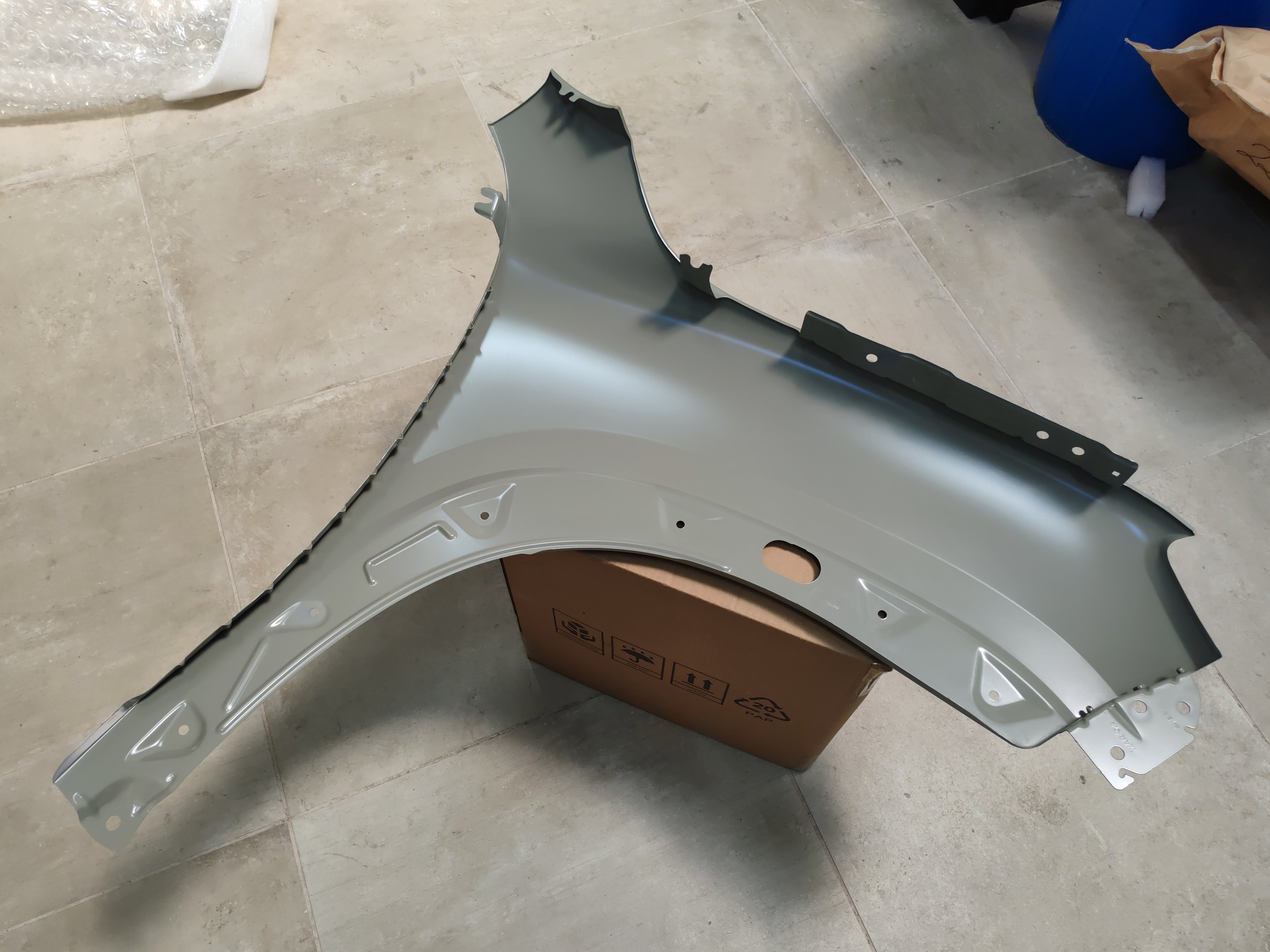 Parafango anteriore sinistro Dacia Spring: 631012063R