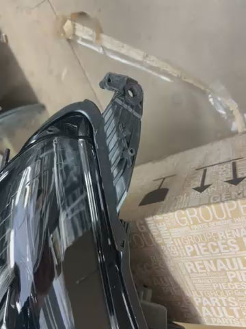 Fanale anteriore destro Renault Megane 4: 260100141R
